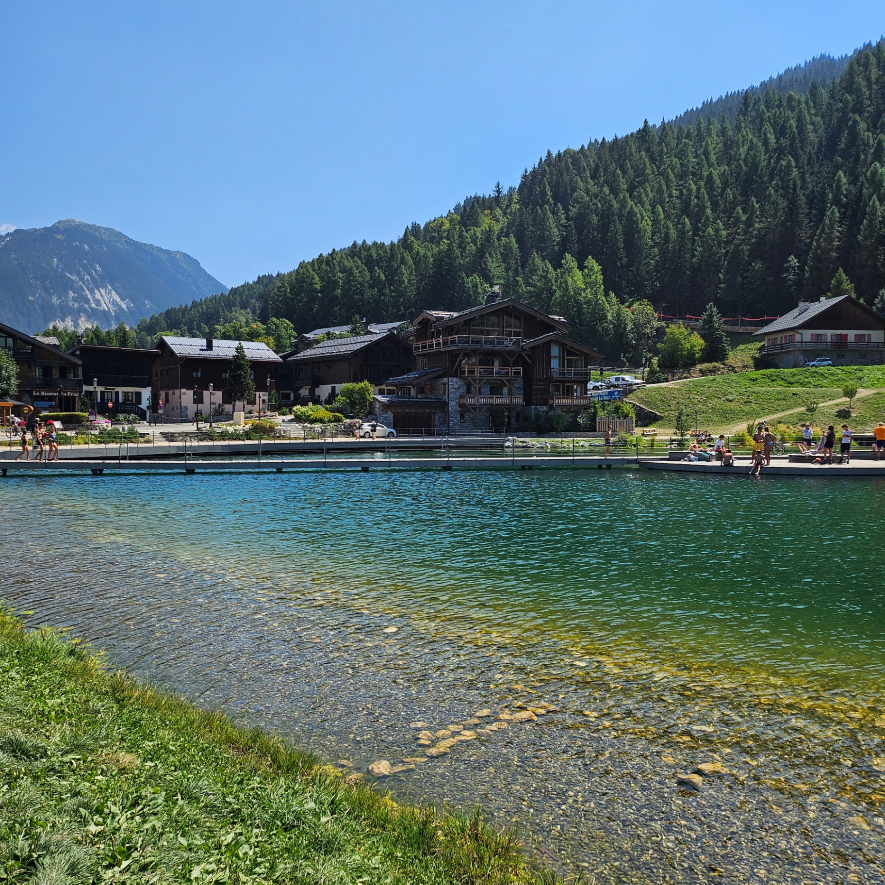 Lac de Courchevel Le Praz, village savoyard authentique
